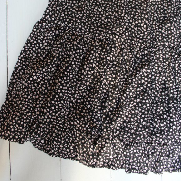 Black Floral Print Tiered Summer Mini Dress with Open Back - Picture 2 of 6